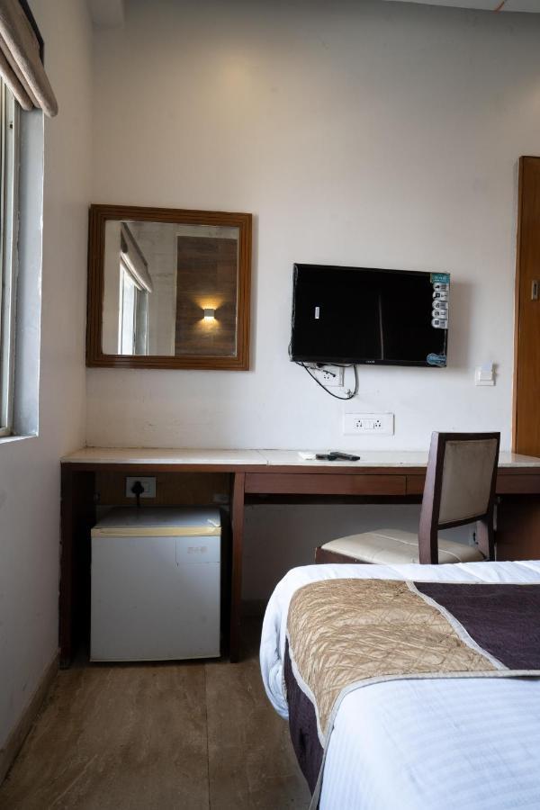 Hotel Kyra Airport Ahmedabad Exterior photo