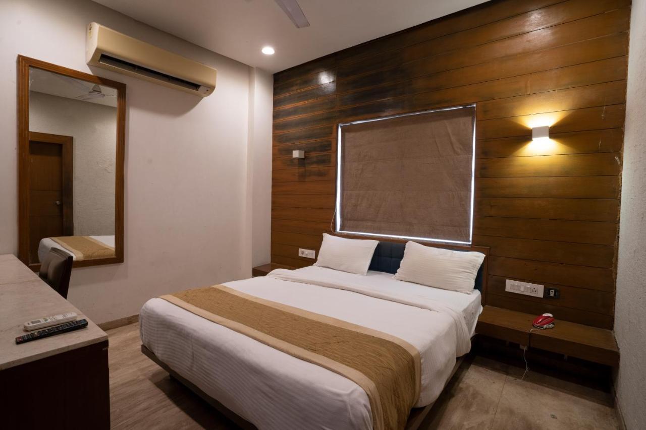 Hotel Kyra Airport Ahmedabad Exterior photo