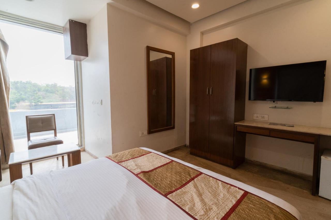 Hotel Kyra Airport Ahmedabad Exterior photo